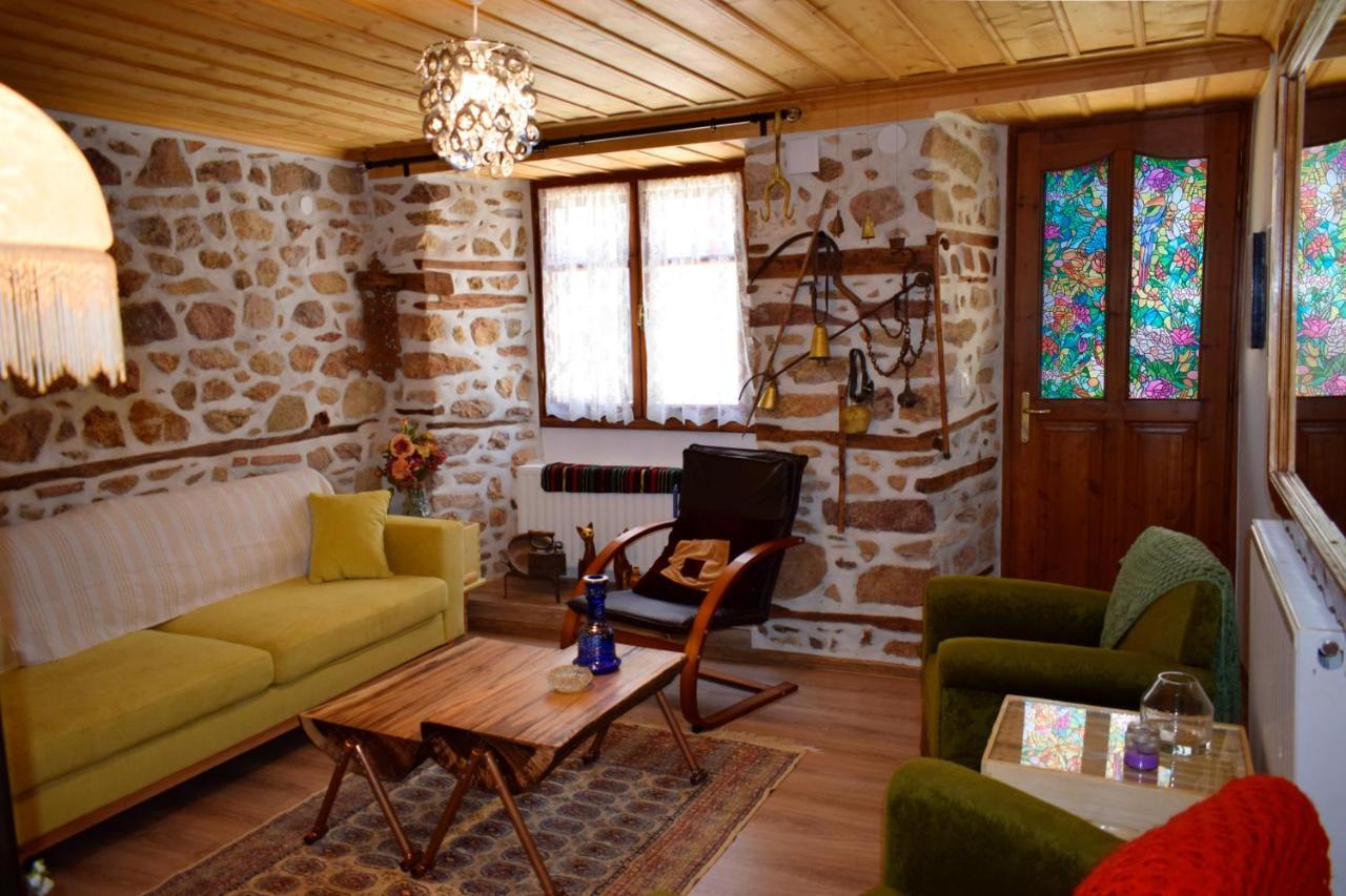 Renovated Old Manor House With Yard Villa Arnaía Eksteriør bilde