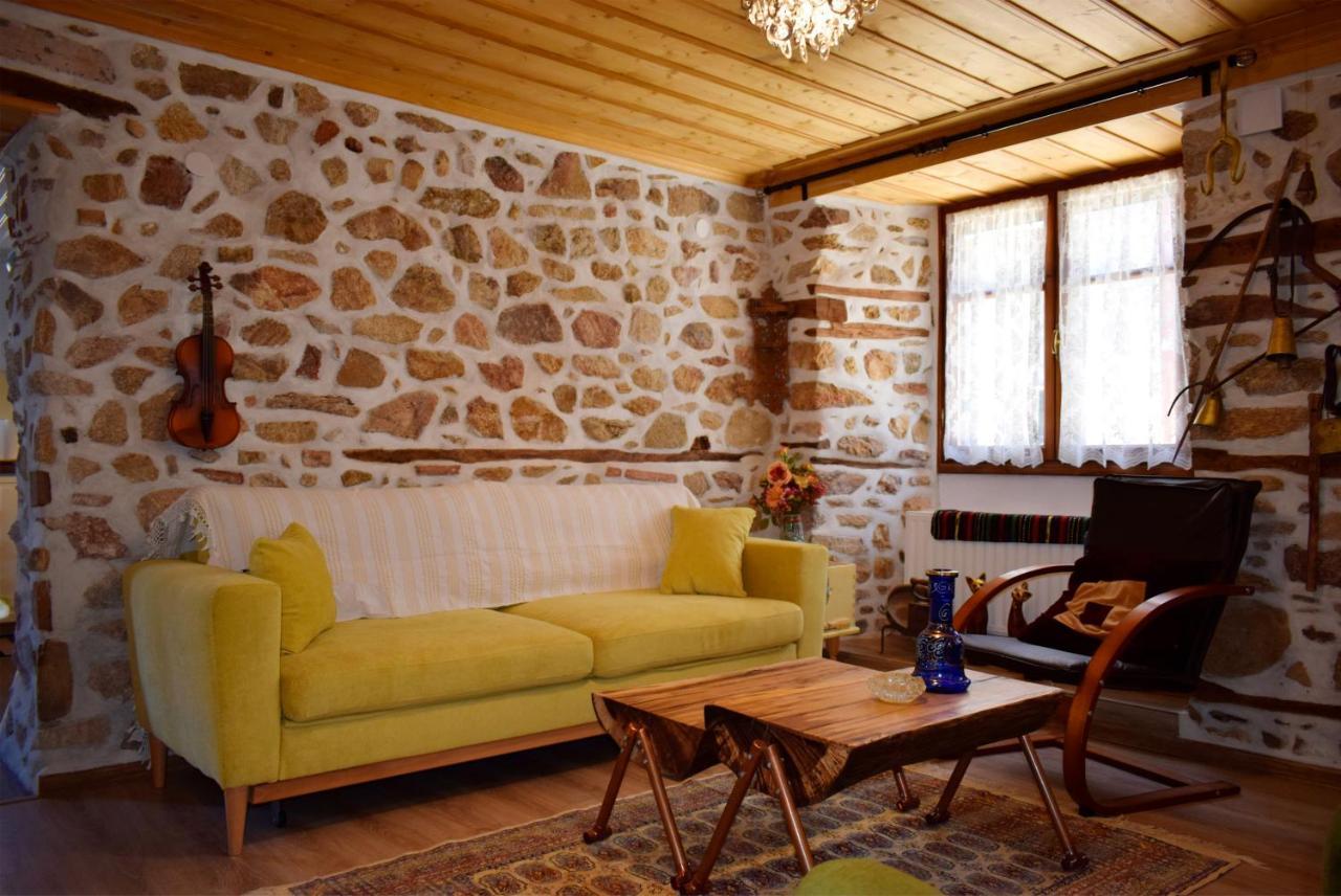 Renovated Old Manor House With Yard Villa Arnaía Eksteriør bilde