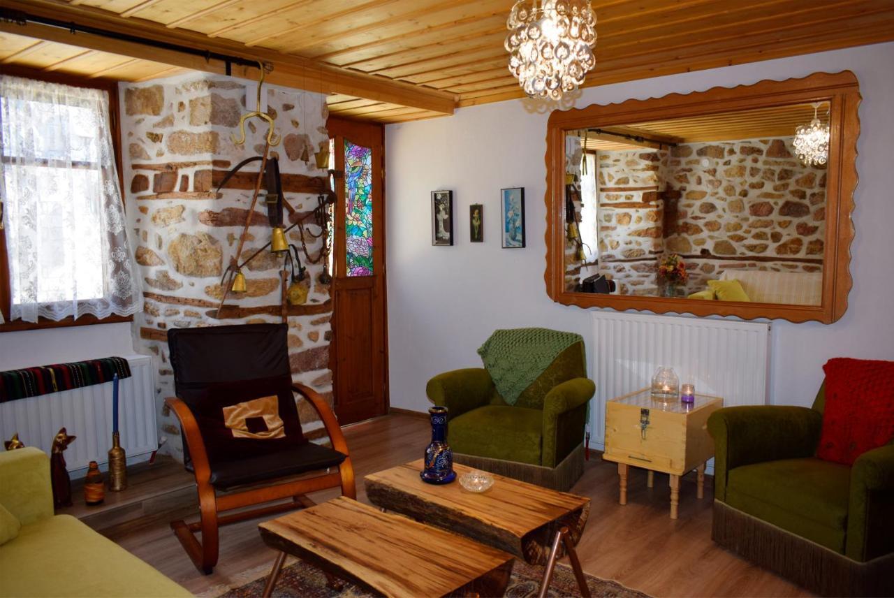Renovated Old Manor House With Yard Villa Arnaía Eksteriør bilde