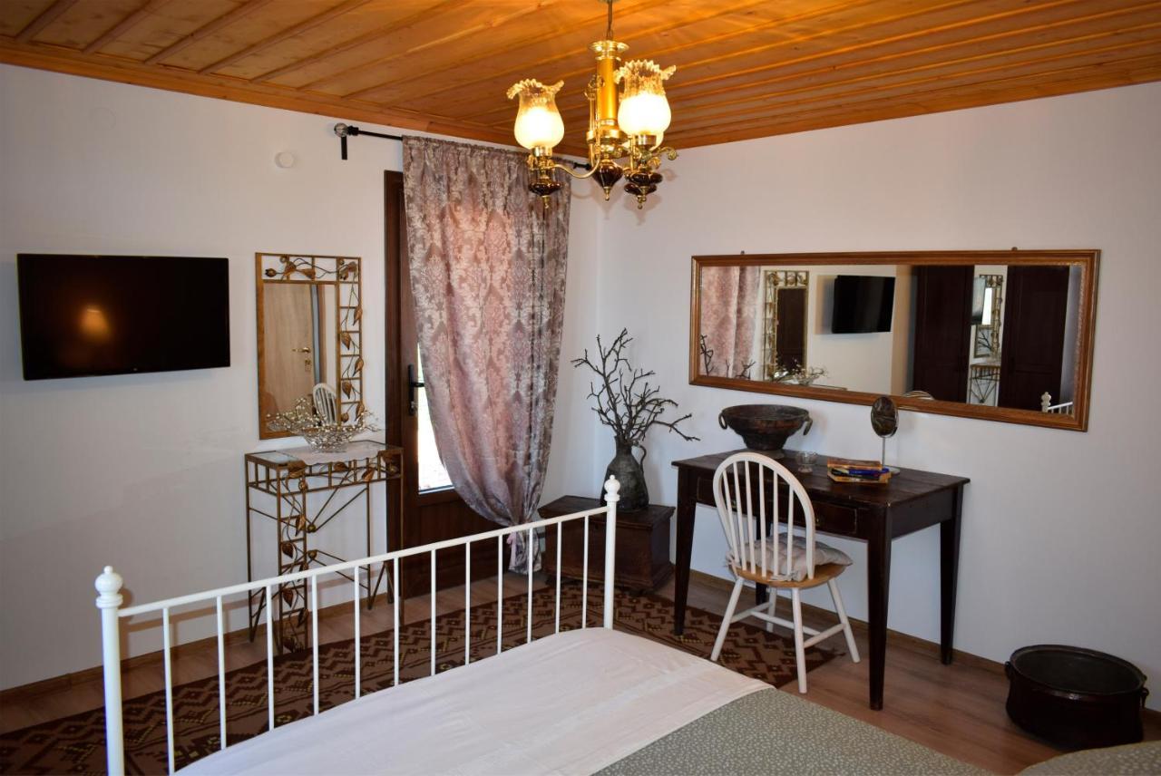 Renovated Old Manor House With Yard Villa Arnaía Eksteriør bilde