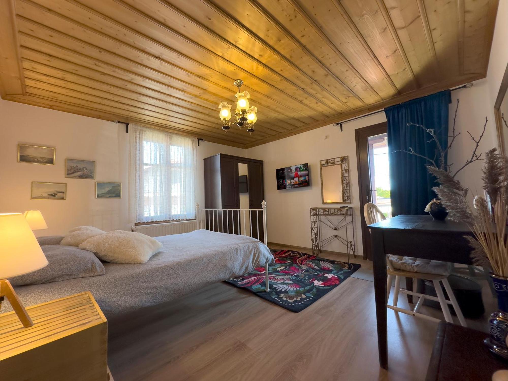 Renovated Old Manor House With Yard Villa Arnaía Eksteriør bilde